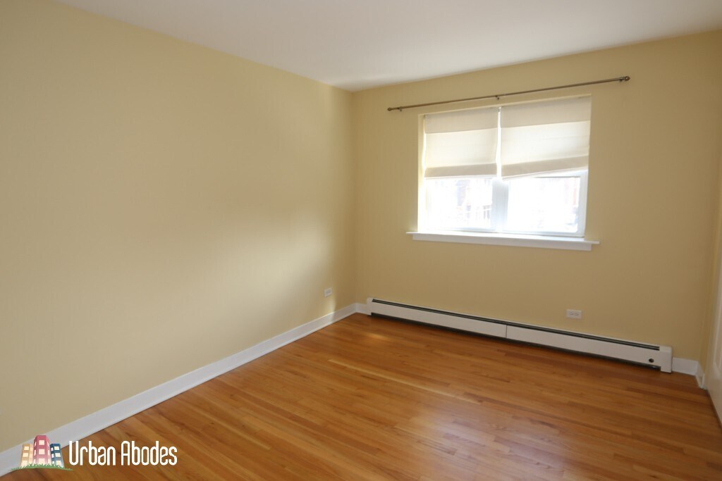 Building Photo - 637 W Wrightwood Ave