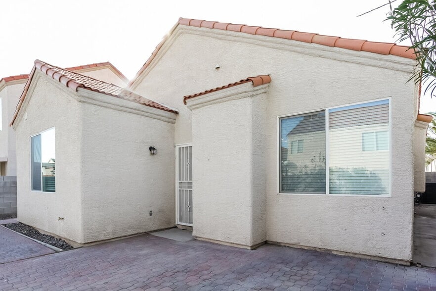 Building Photo - 7636 Adornment Ct