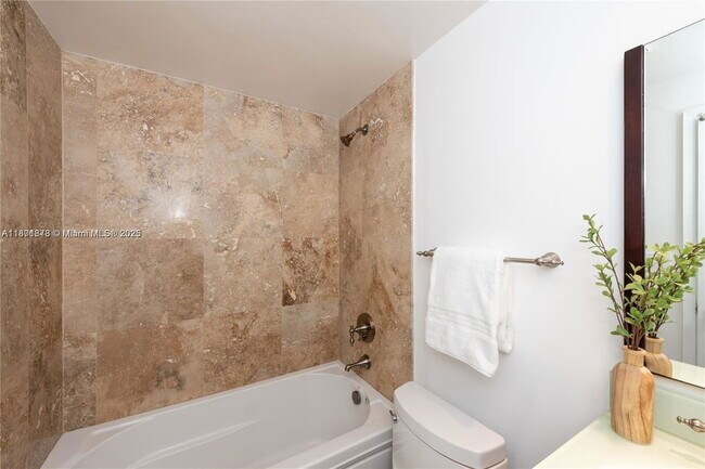 Building Photo - 1408 Brickell Bay Dr