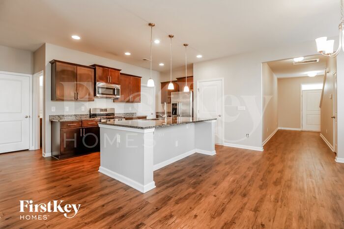 Building Photo - 4845 Hawkins Dr
