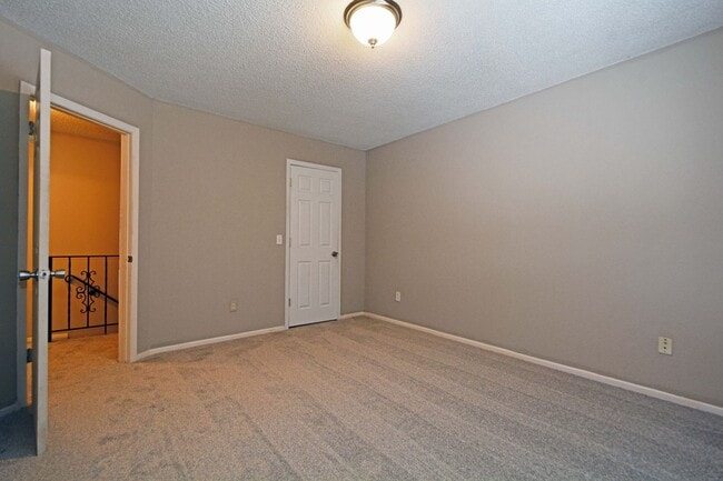 Building Photo - Beautiful 2-Bed, 2-Bath Townhome in Coon Rapids