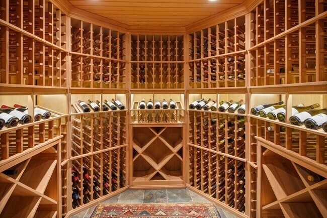 Building Photo - 100 Summer St