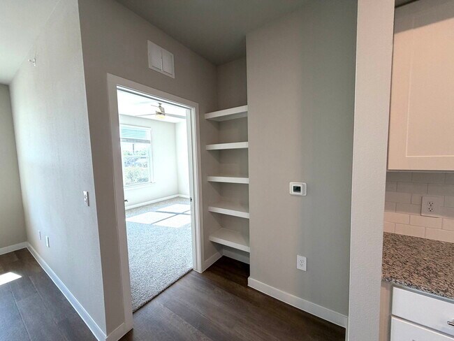 Building Photo - 1700 Daleside Ln