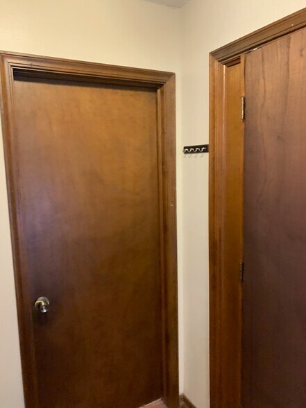 Building Photo - 641 Belle Air Ave