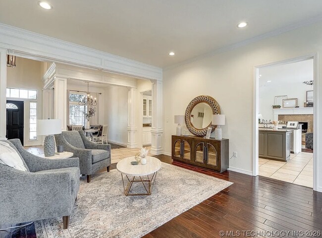 Building Photo - 1505 S Augusta Dr