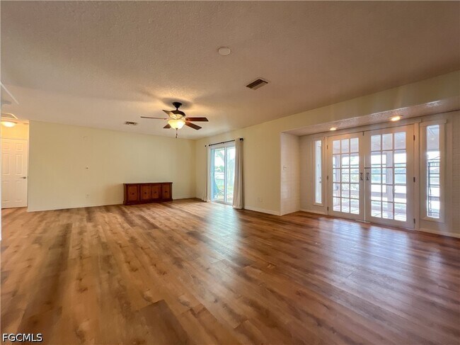Building Photo - 4305 Island Cir