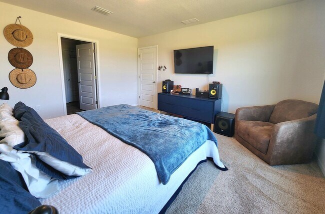 Building Photo - ALMOST NEW!! Exquisite 4 Bedroom, 2 Bath R...