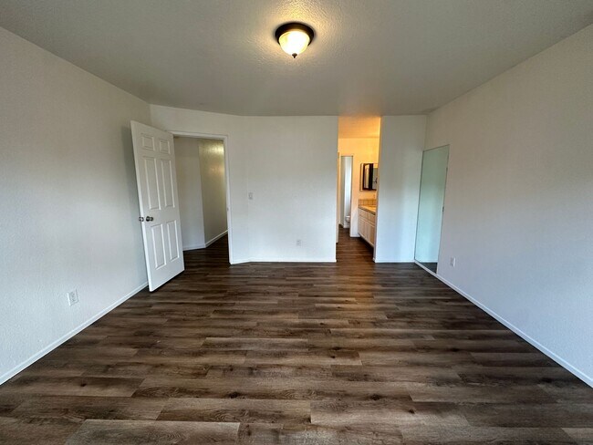 Building Photo - 581 Ledwith Ct