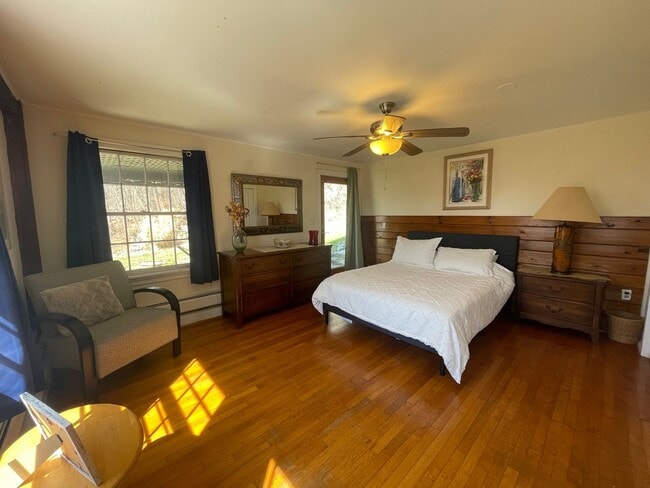 Building Photo - 182 Division St