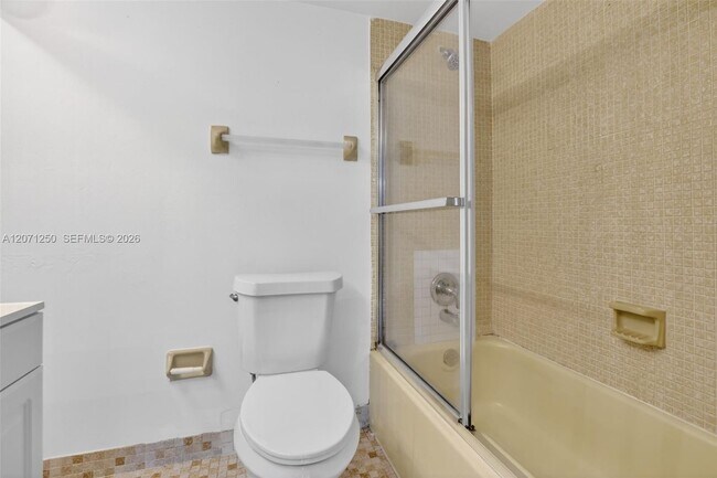 Building Photo - 250 Jacaranda Dr