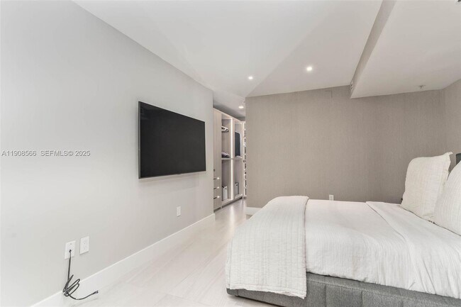 Building Photo - 20355 NE 34th Ct