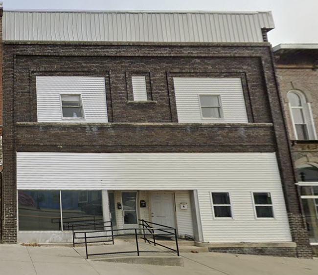 Primary Photo - 107 E 2nd St