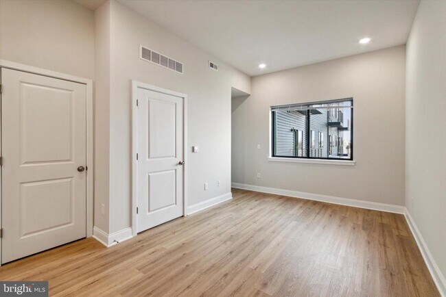 Primary Photo - 2157 E Lehigh Ave
