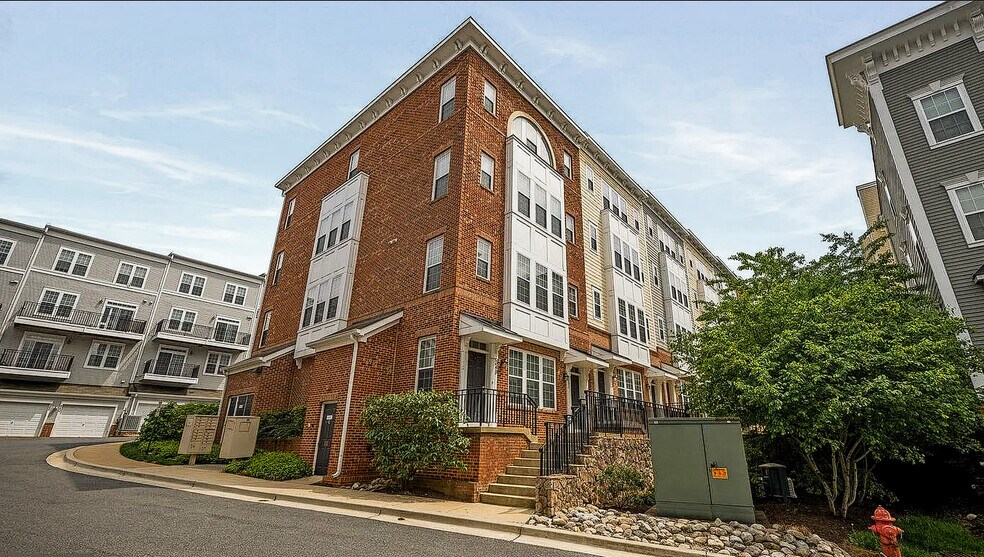 Building Photo - 353 Belt Pl