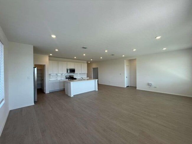 Building Photo - 261 Seven Seas Dr