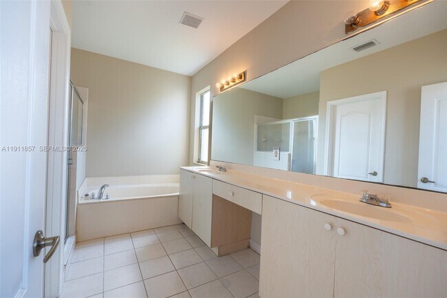 Building Photo - 1770 NE 37th Pl