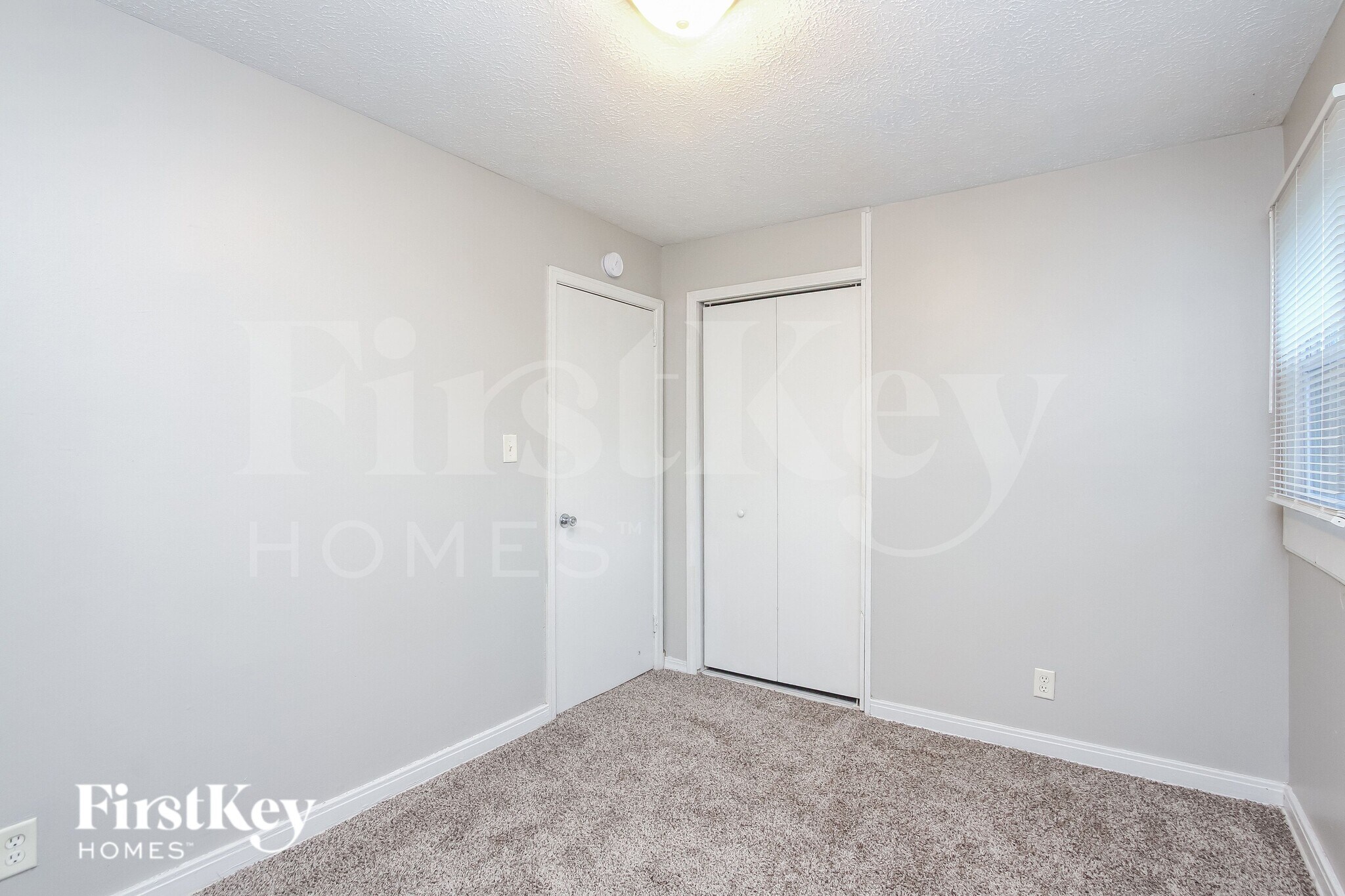 Building Photo - 4905 Barlow Dr