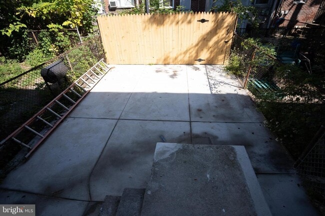 Building Photo - 2521 S Dewey St