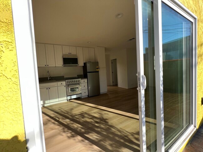 kitchen has a direct access to the patio - 11120 Hartsook St