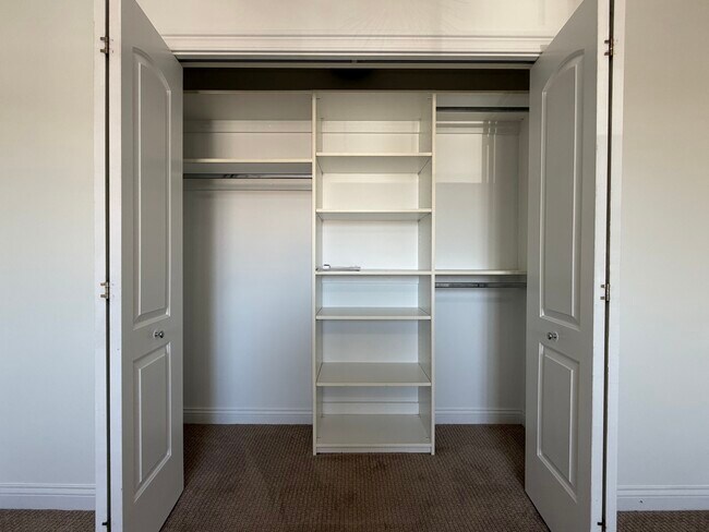 Building Photo - 5 Echo Ct