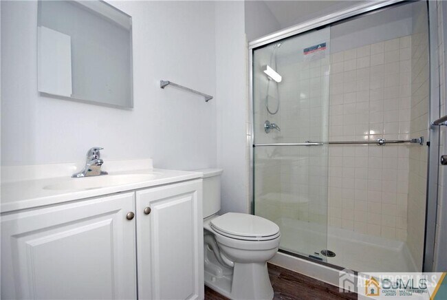 Building Photo - 631 Madison Dr