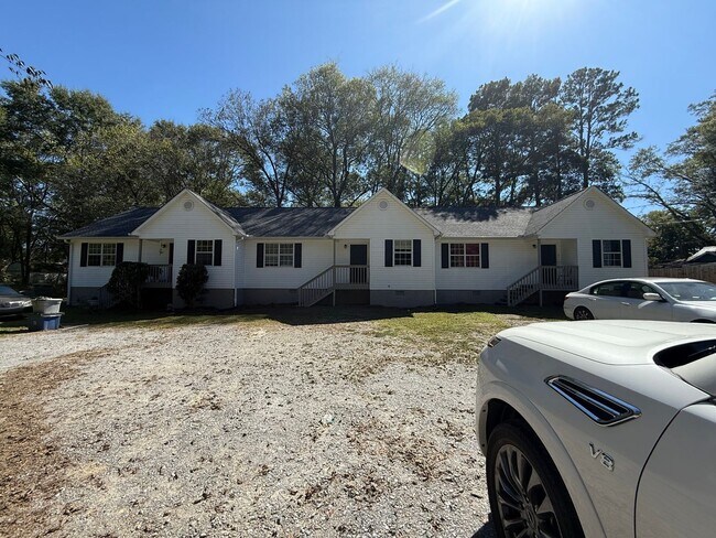 Building Photo - 121 Clyde Dr