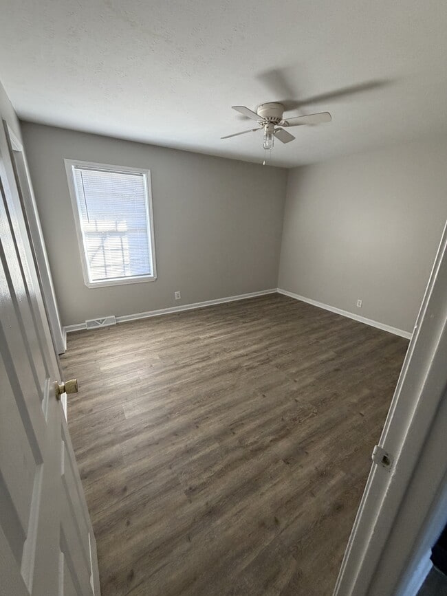 Building Photo - 101 Daffodil Dr