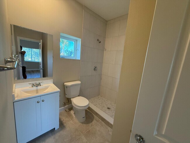 Building Photo - 4949 Serafica Dr