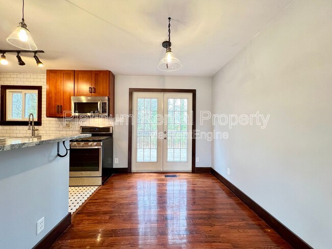Building Photo - 651 Seminole Pl