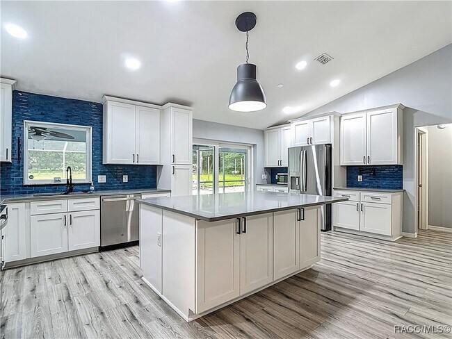 Building Photo - 884 W Massachusetts St