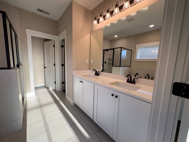 Building Photo - 7291 Crosswinds Blvd