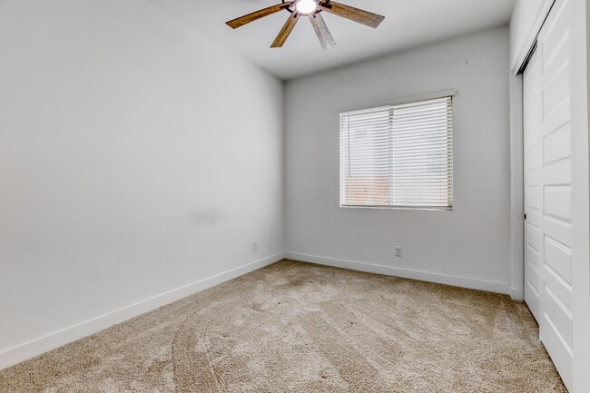 Building Photo - 8723 W Vista Ave