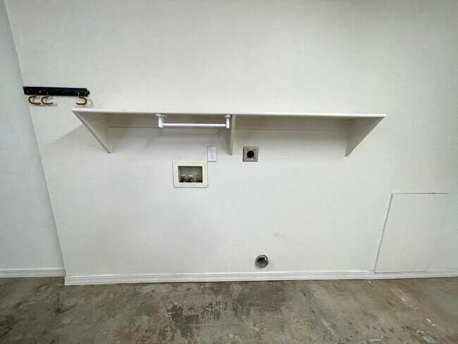 Building Photo - Nice 2 Bedroom 1 Bath Home! *HOME IS CURRENTLY OCCUPIED, PLEASE DO NOT DISTURB THE TENANTS*