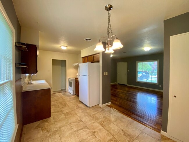 Building Photo - Available June 29: 4 Bedroom Unit in Estab...