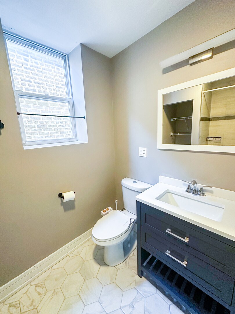 Building Photo - 1510 N Maplewood Ave