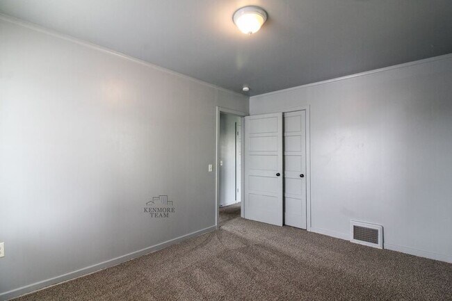 Building Photo - 717 Taylor St
