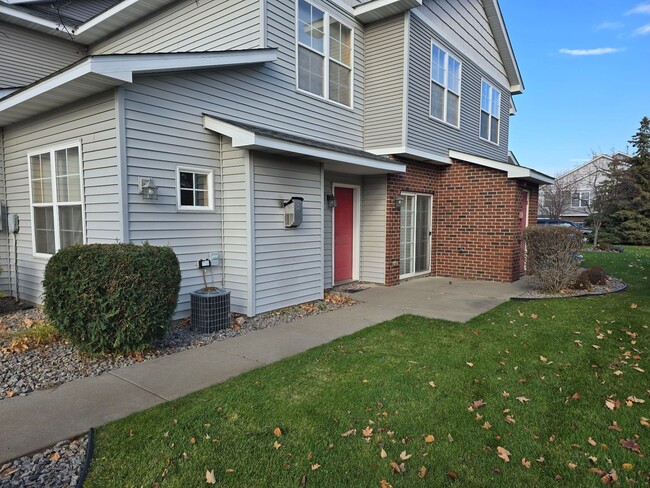 Building Photo - corner unit town home spirt Hills  3br 2 ....