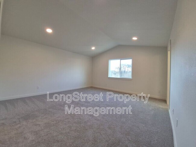 Building Photo - 4694 Finch St