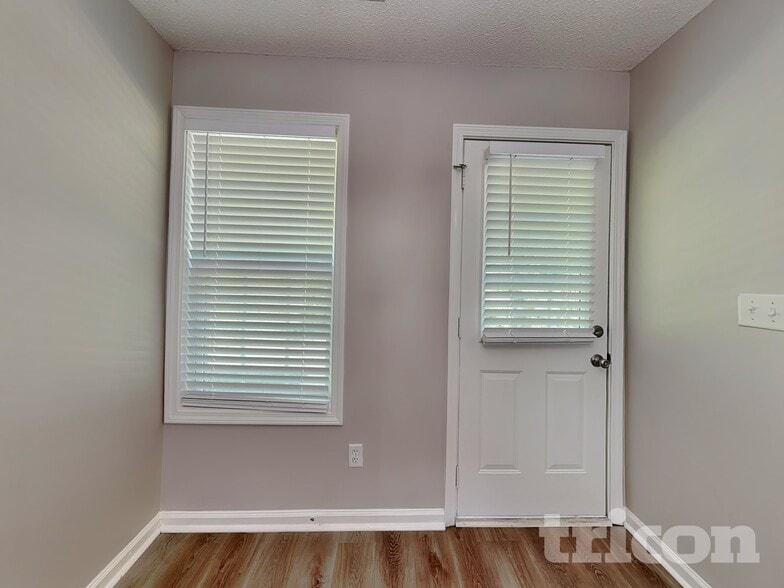 Building Photo - 73 Seagrave Ct