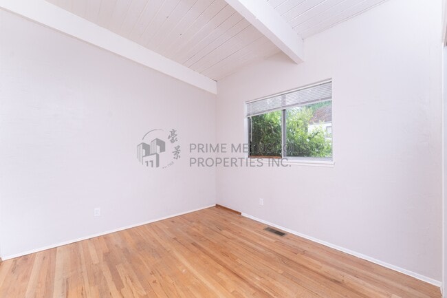 Building Photo - 28 21st Pl