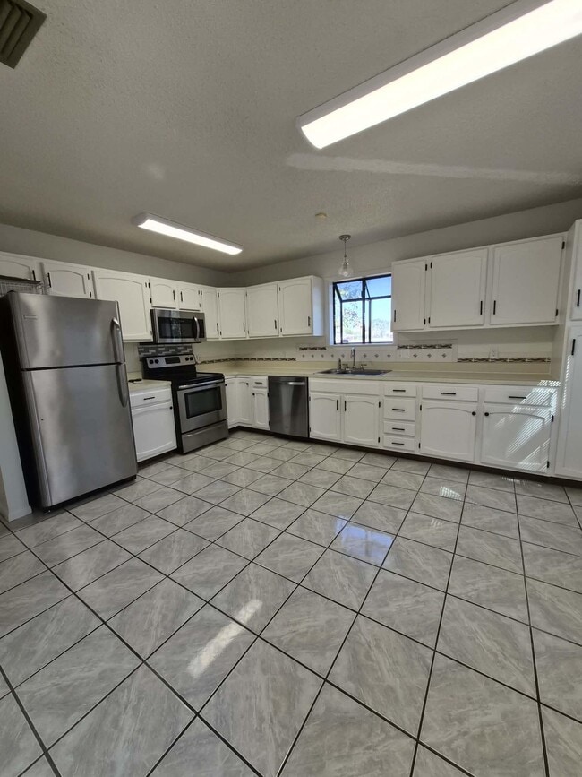 Building Photo - 57 Shores Blvd