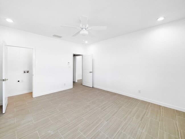 Building Photo - 701 S 26th St