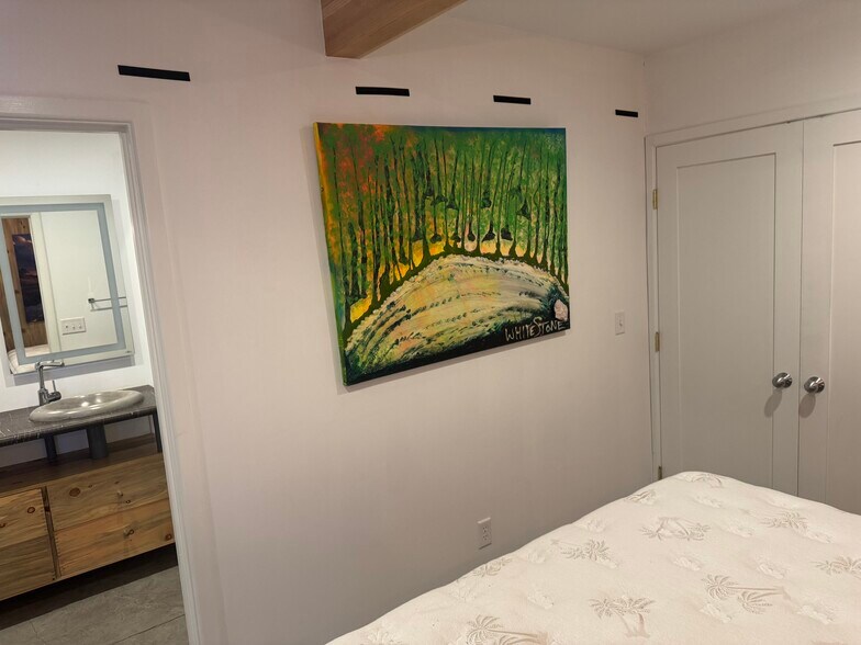 Building Photo - 342 S Mount Vernon Ave