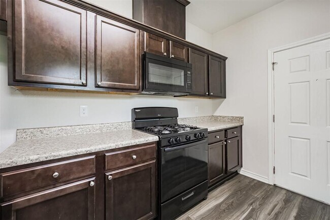 Building Photo - 10310 Chesterfield Dr