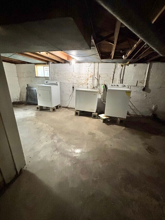 Building Photo - 829 N Walnut St