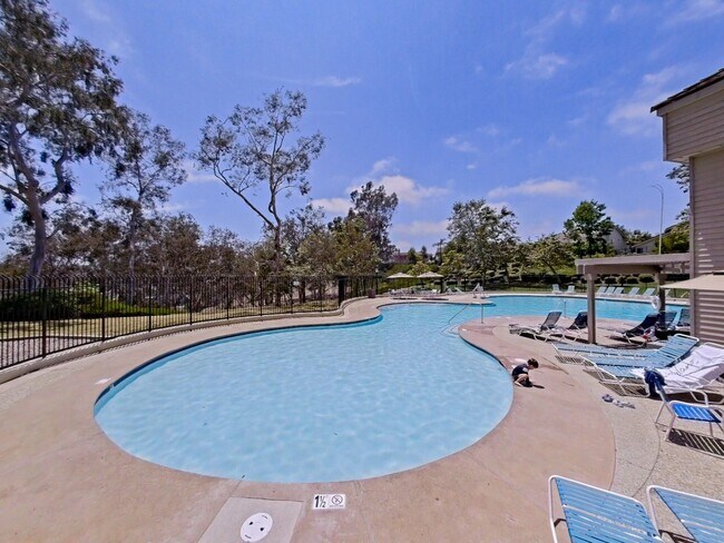 Building Photo - Stunning Remodeled Home in Dana Woods – Co...