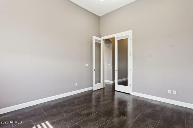 Building Photo - 14216 S 5th St