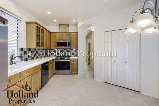 Building Photo - Charming 3-Bedroom Home with Wood Floors, Gas Fireplace & Private Patio