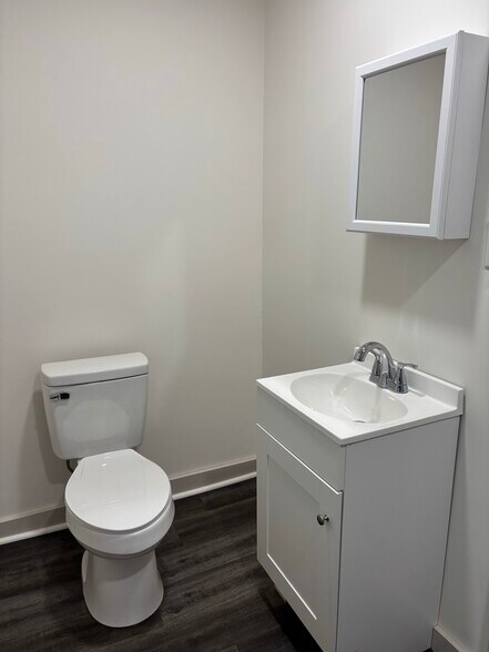 Building Photo - 19 W Chartes St