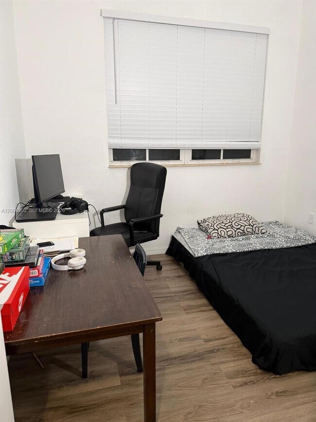 Building Photo - 8999 NW 107 Ct